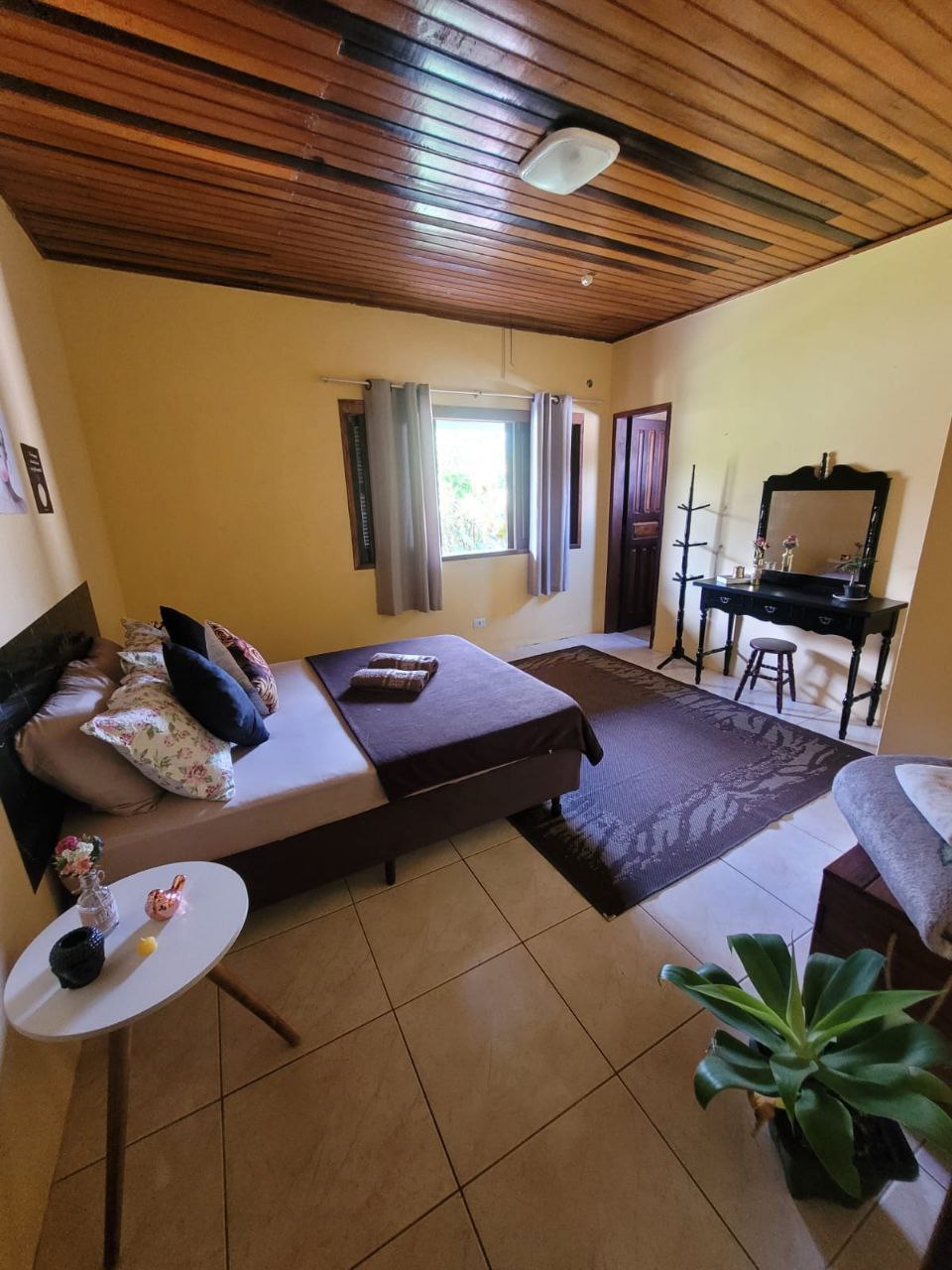 Quarto Privado com Banheiro