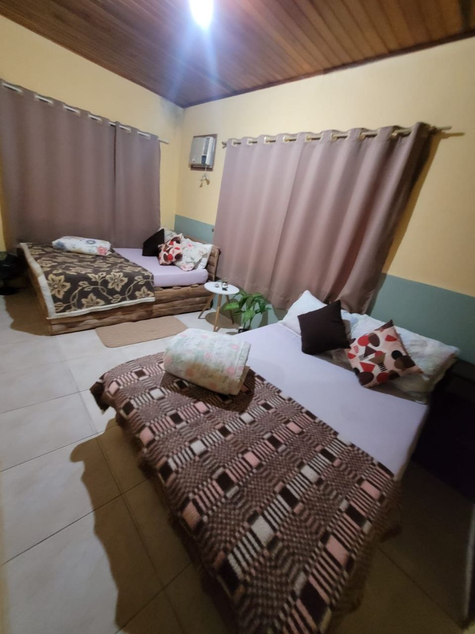 Quarto com 2 Camas de Casal